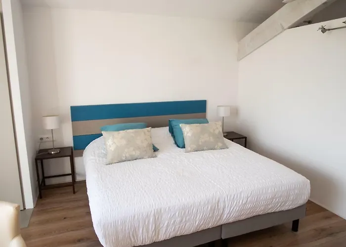 La Maison De La Cote Bed & Breakfast